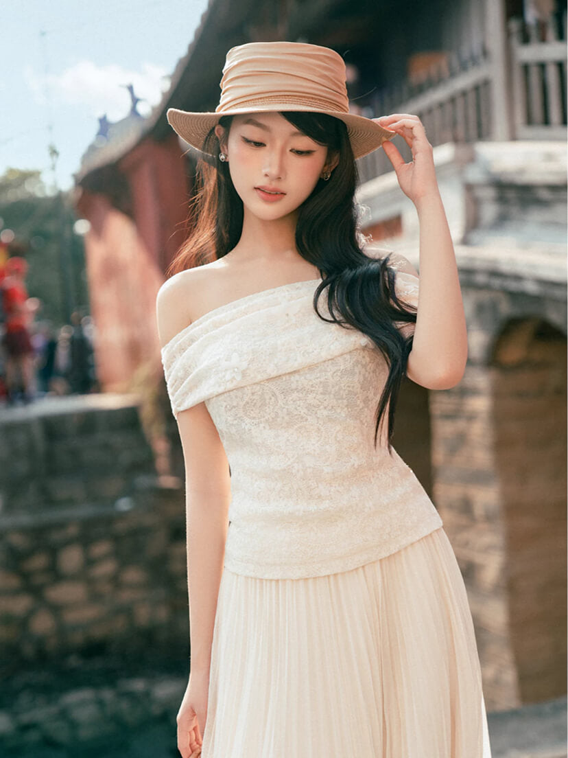 레이스 오프숄더 탑 · 플라워 포인트