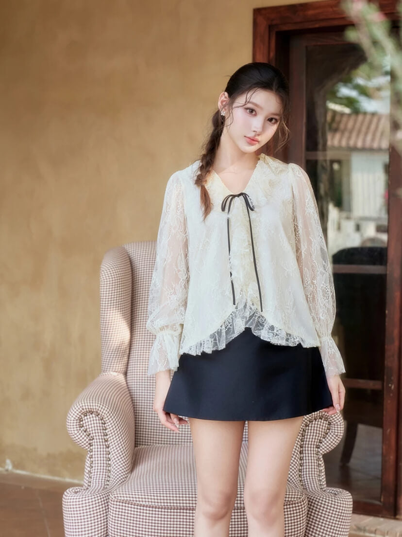 레이스 러플 슬릿 블랙 리본 크롭 블라우스